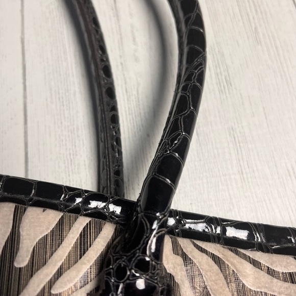 Nicole Miller New York Tote Bag Zebra Pattern Large Shoulder tote bag Gorgeous! - Picture 2 of 9